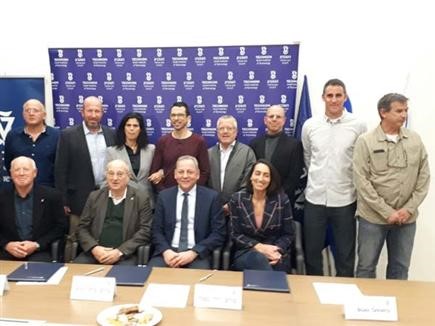 תמונה קבוצתית של משתתפי הקמת "המרכז הישראלי למחקר ספורט אולימפי"