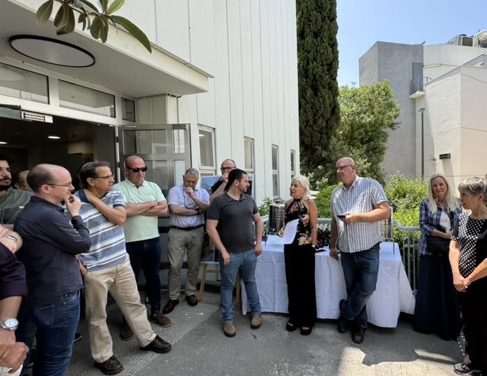 סגל וצוות הפקולטה להנדסת מכונות בטקס חנוכת בניין אנרגיה המחודש