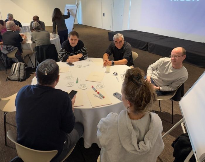 חברי סגל מהפקולטה להנדסת מכונות בסיעור מוחות במלון אלמא