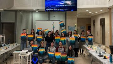 הסטודנטיות של הנדסת מכונות מציגות את תוצרי ערב paint&pub