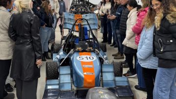 נציגי אגף החשבות בביקור בפרויקט הפורמולה בפקולטה להנדסת מכונות