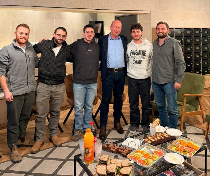 פרופ' אלון וולף עם הסטודנטים מצטייני הנשיא