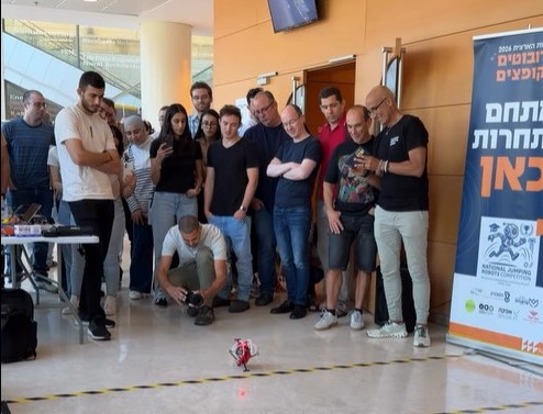 תחרות רובוטים קופצים בפקולטה להנדסת מכונות